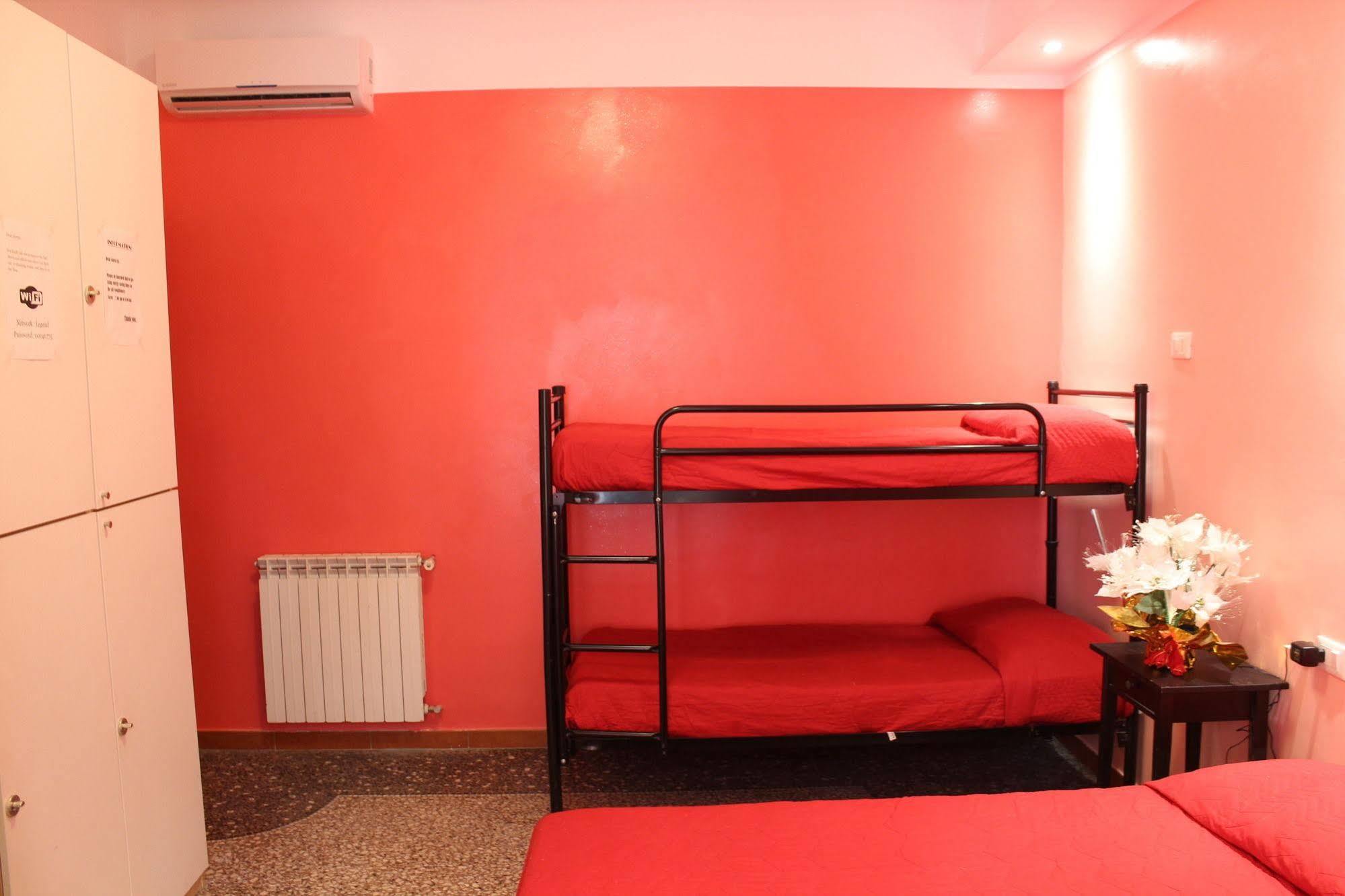 Legend R.G. Hostel Rome Exterior photo