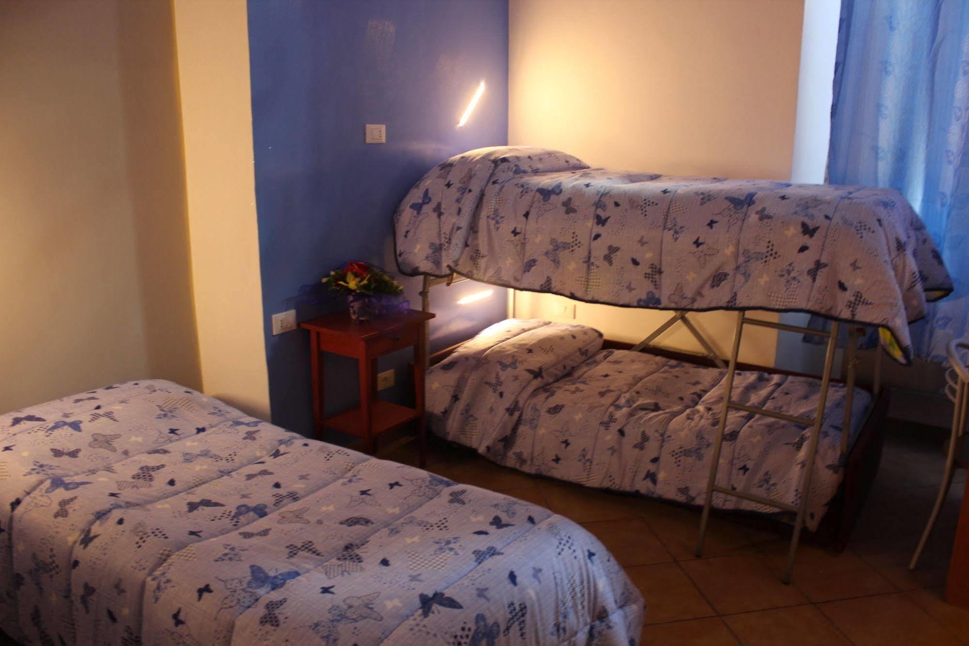 Legend R.G. Hostel Rome Exterior photo