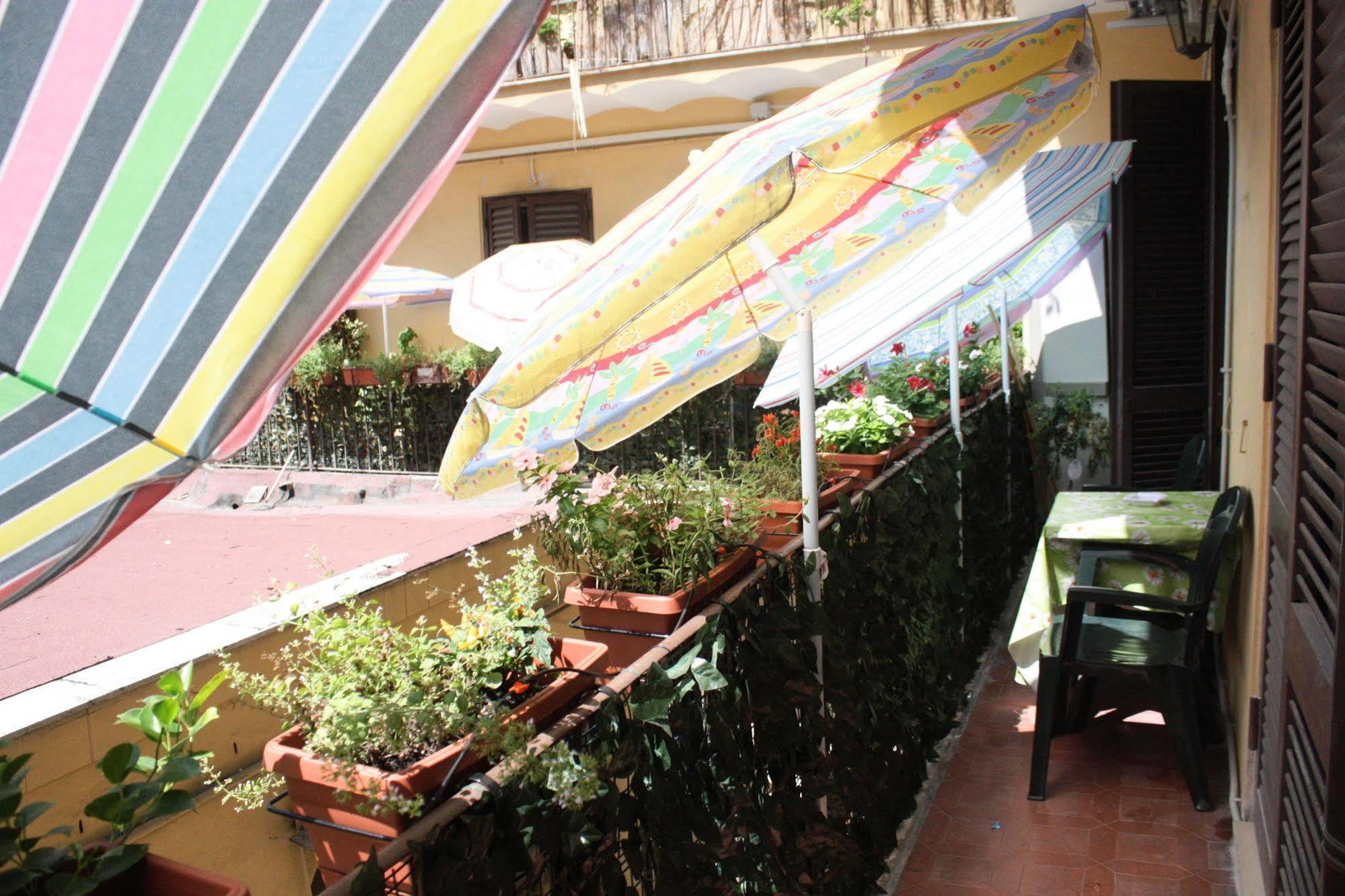 Legend R.G. Hostel Rome Exterior photo